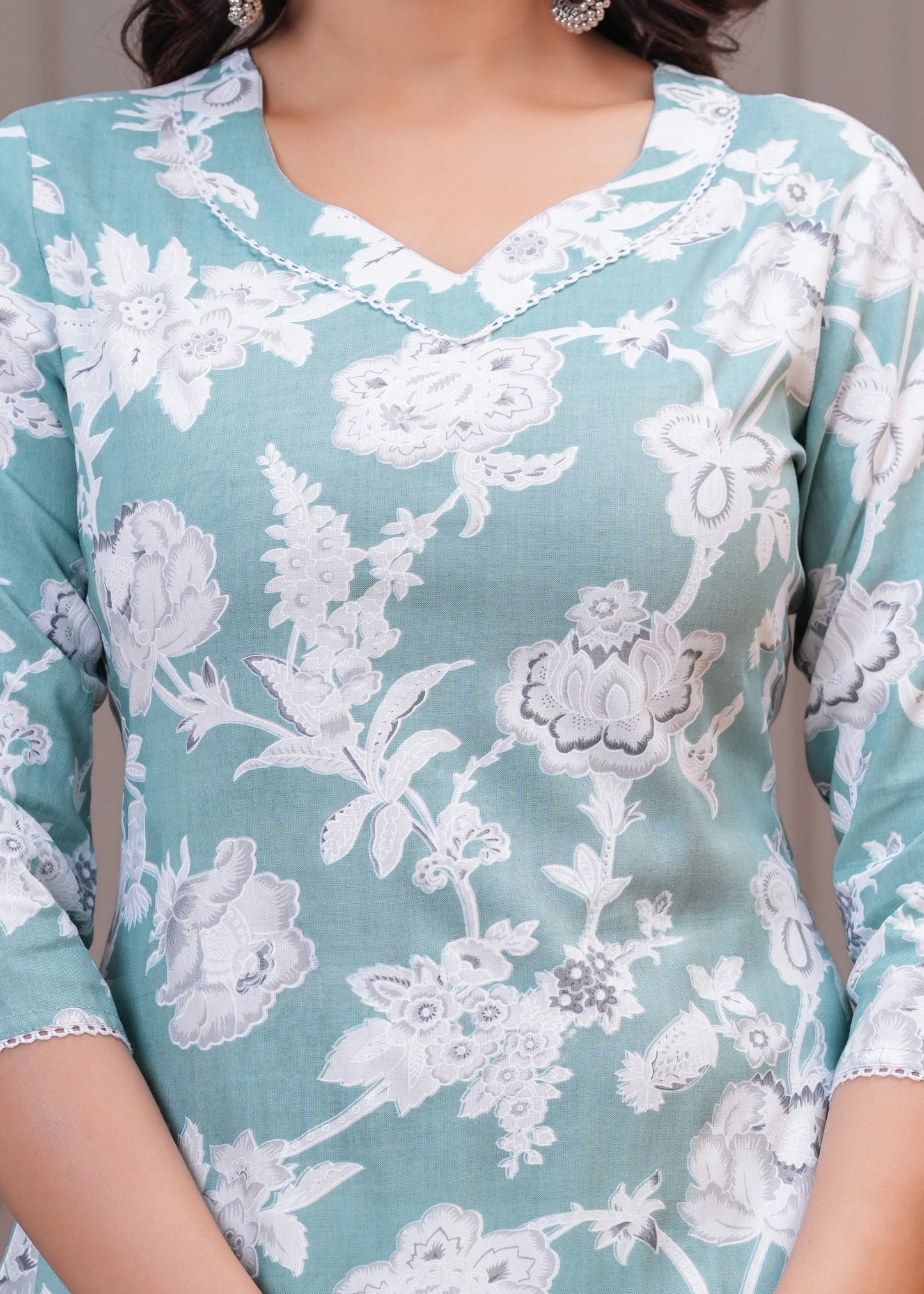 Women's Sea Green Floral Printed Cotton Straight Kurta with White Pants