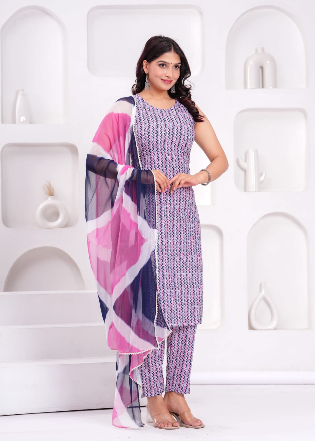 Women Zigzag Print Sleeveless Kurta Set with Pink & Navy Tie-Dye Dupatta